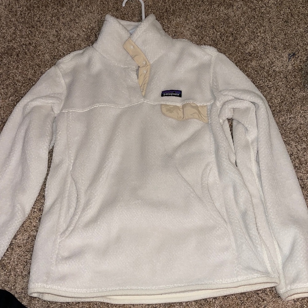 Pategonia white pull over